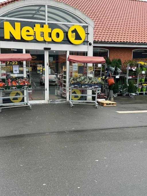 Stor Og Lys Lejlighed I Hjertet Af Хольстебро Экстерьер фото